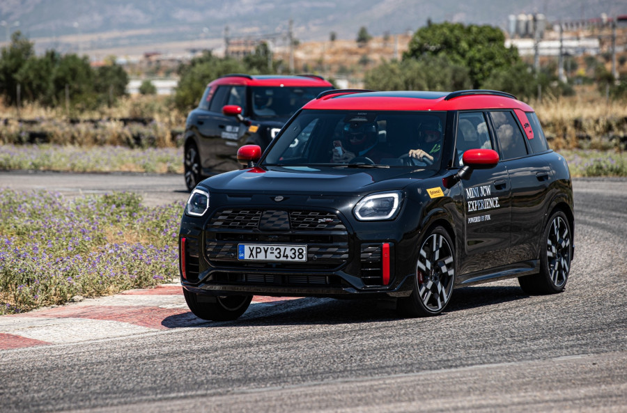 P90647932_lowRes_mini-jcw-experience-_19407.jpg