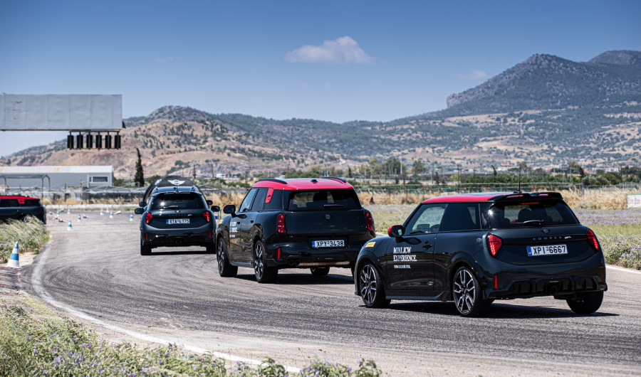 P90647944_lowRes_mini-jcw-experience-_a6ff5.jpg