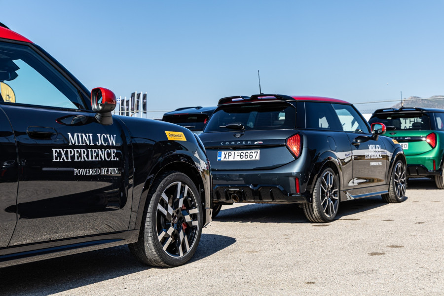 P90648009_lowRes_mini-jcw-experience-_8fcbd.jpg