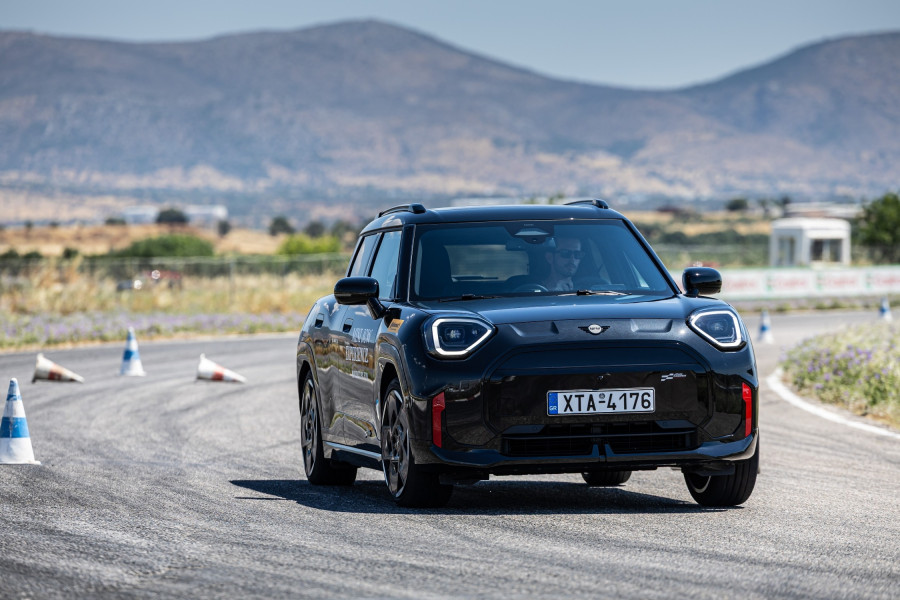 P90648017_lowRes_mini-jcw-experience-_3d655.jpg