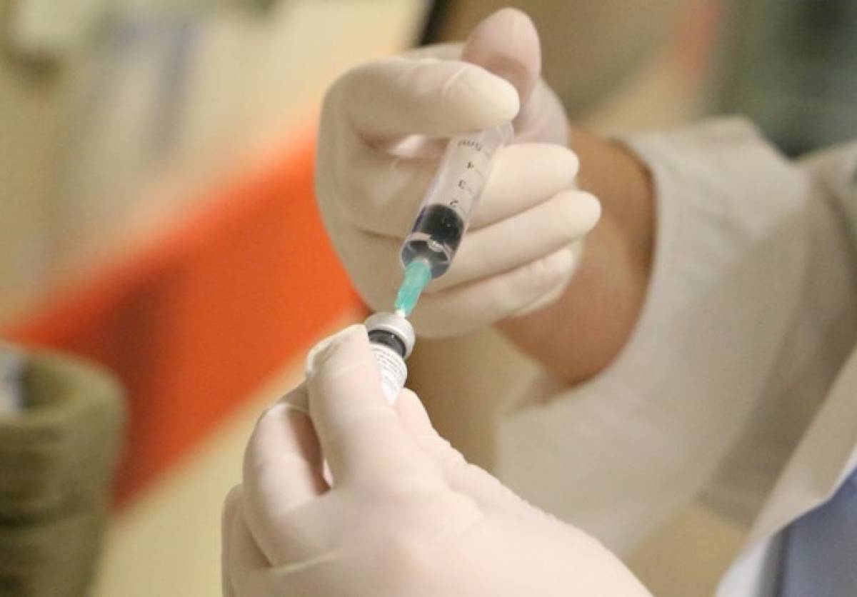 Ξεκίνησαν εμβολιασμοί σε άτομα άνω των 85 ετών (videos)