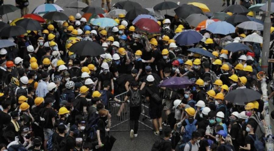 Χονγκ Κονγκ: Ανέκτησε τον έλεγχο του κοινοβουλίου η αστυνομία