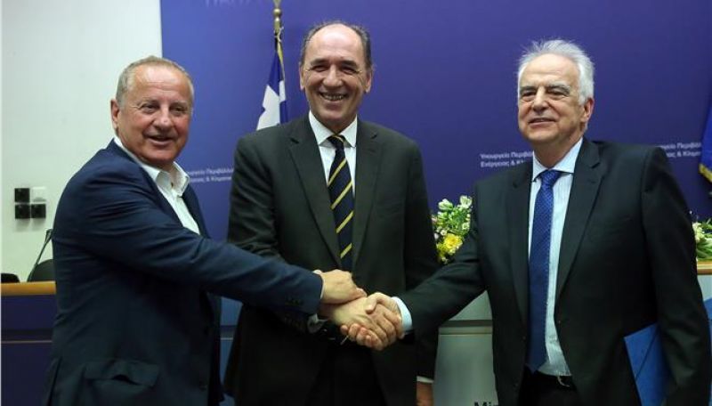 Υδρογονάνθρακες: Έπεσαν υπογραφές για τα τρία «οικόπεδα» στη Δυτική Ελλάδα