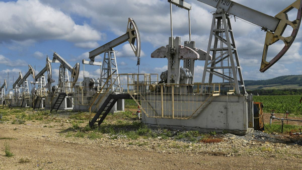 Οδεύει προς κέρδη για δεύτερο συνεχόμενο έτος το πετρέλαιο