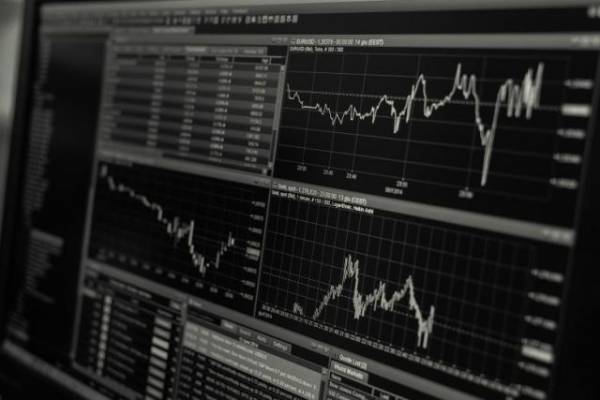 Χρηματιστήριο: Στο επίκεντρο τράπεζες και εισηγμένες που κόβουν μερίσματα