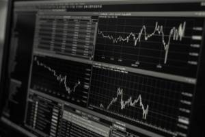 Χρηματιστήριο: Στο επίκεντρο τράπεζες και εισηγμένες που κόβουν μερίσματα