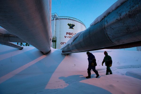 Πρόθυμη να συζητήσει με τον OPEC μείωση παραγωγής η Ρωσία