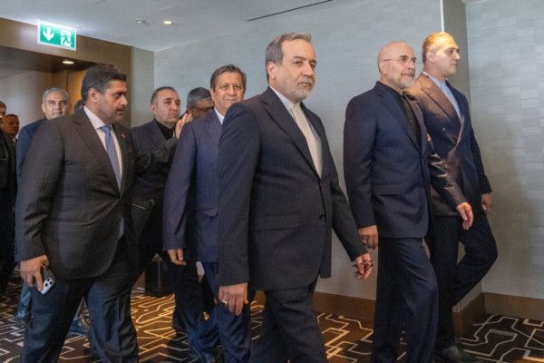 Μετέωρες οι συνομιλίες ΗΠΑ-Ιράν μετά τις «εμπρηστικές» απειλές Τραμπ