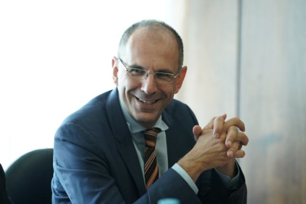 Πόσο επηρεάζουν οι εκλογές το ψήσιμο του αρνιού;