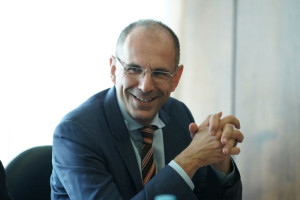 Πόσο επηρεάζουν οι εκλογές το ψήσιμο του αρνιού;