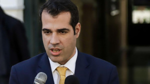 Πλεύρης: Προς παραμονή στο ΕΣΥ οι αντικαταστάτες των ανεμβολίαστων
