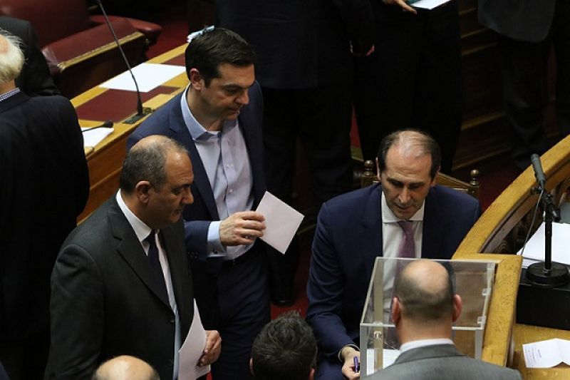 Προανακριτική (με 252 ναι) για τον Παπαντωνίου αποφάσισε η Βουλή