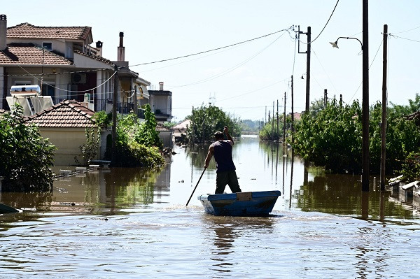 Φως, νερό, τηλέφωνο ζητά η ΕΕΚΕ για τη Θεσσαλία