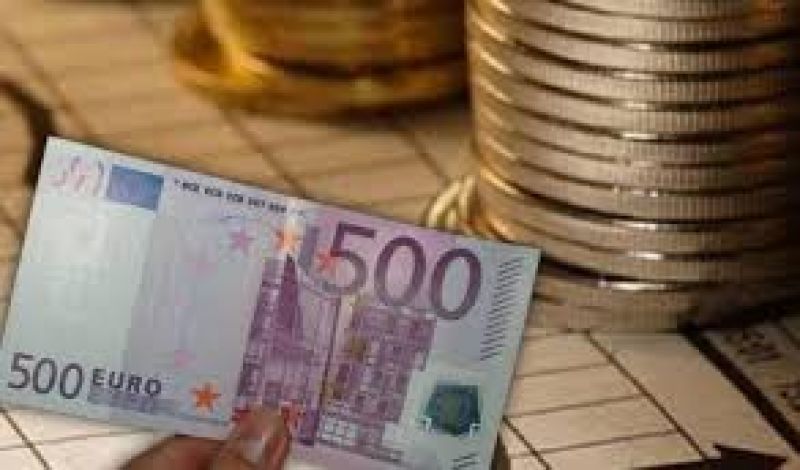 Πώς θα διανεμηθεί το κοινωνικό μέρισμα - Στα 7.050 ευρώ το όριο εισοδήματος