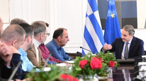 Εν αναμονή αποφάσεων στα μπλόκα- Συγκρατημένη η αισιοδοξία της κυβέρνησης