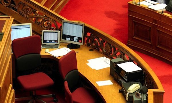 1.580 οι μετακλητοί στο Δημόσιο - Πρωταθλήτρια η Βουλή, έπονται οι ΟΤΑ