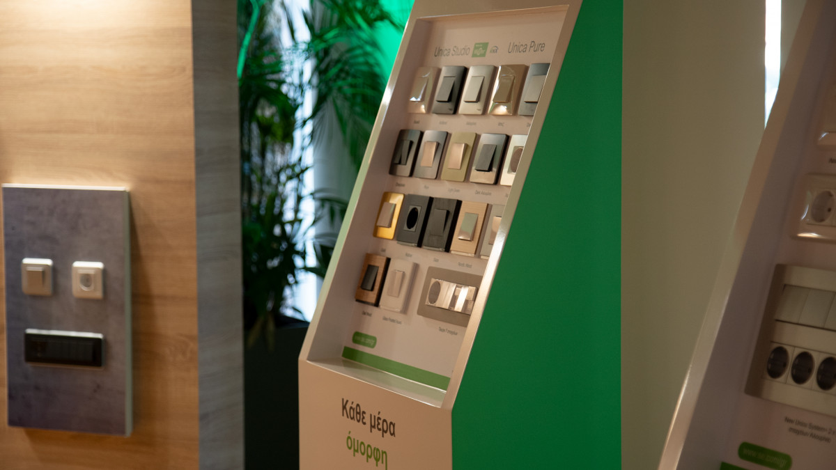 Schneider Electric: Παρουσίαση της νέας σειράς διακοπτικού υλικού Unica