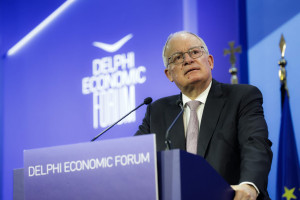 Τασούλας από Φόρουμ Δελφών: Αβέβαιο το αύριο της διεθνούς τάξης – Ευρώπη και ΗΠΑ παραμένουν αλληλένδετες