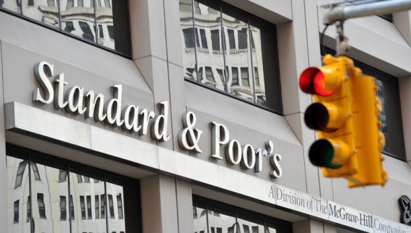 S&amp;P: «Είναι πολύ πιθανό το ενδεχόμενο χρεοκοπίας για την Ελλάδα»
