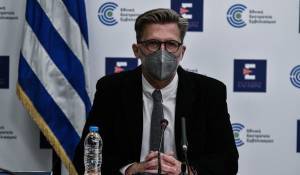 «Φρένο» Σκέρτσου στην επιβολή νέων μέτρων-Τι είπε για μάσκες, εστίαση