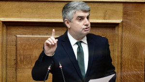 Κωνσταντινόπουλος: Απ'όταν ανέλαβε το πολιτικό κέντρο έχουμε χάσει 10 μονάδες