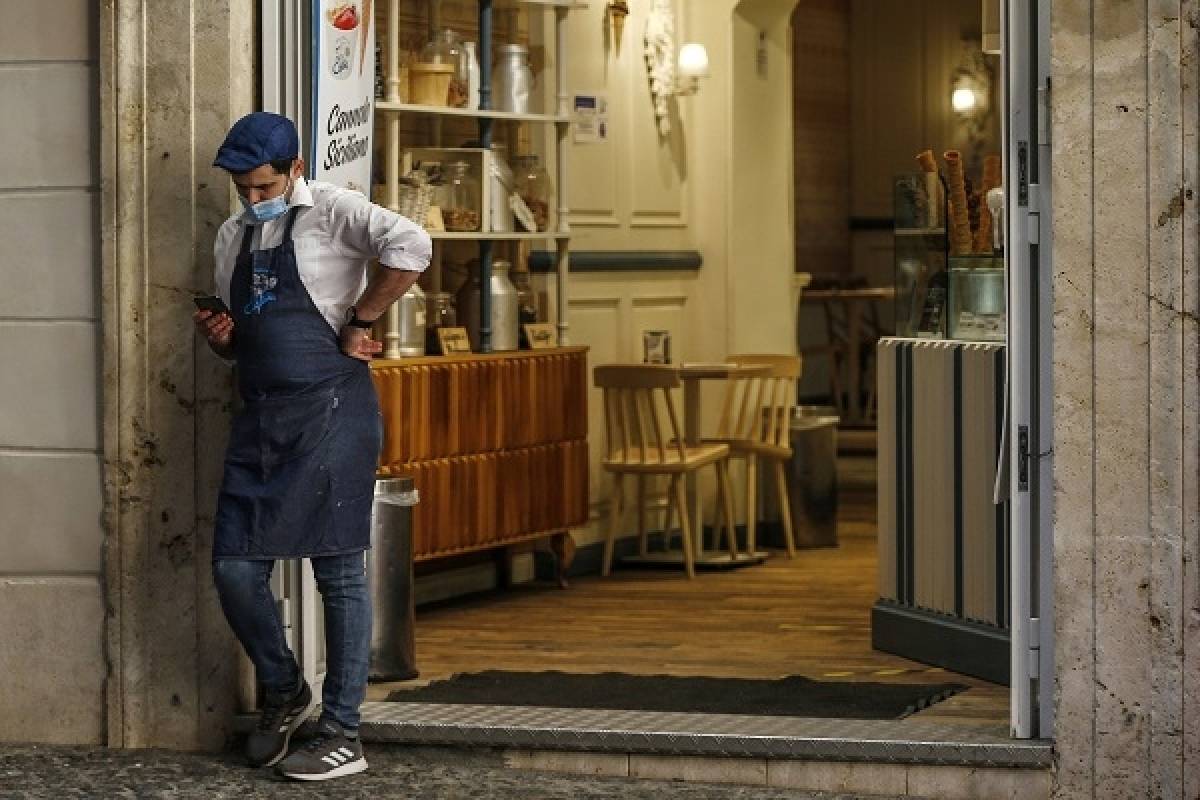 Ιταλία: 31.758 νέα κρούσματα και 297 θάνατοι σε 24 ώρες