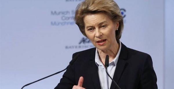 Γερμανίδα υπουργός Εθνικής Άμυνας: Χρειαζόμαστε υψηλότερες αμυντικές δαπάνες