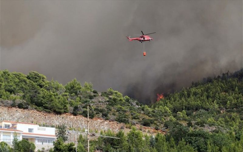 Εύβοια: Συνεχίζεται η μάχη με τις φλόγες