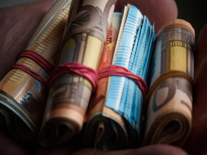 Επιταγή ακρίβειας: Ποια ΑΦΜ κάνουν αίτηση σήμερα (17/12)
