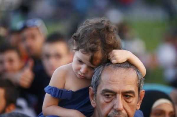 Κομισιόν: Ζητεί από την Ελλάδα τα δαχτυλικά αποτυπώματα των προσφύγων