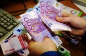 Οι Έλληνες &quot;σήκωσαν&quot; από τις τράπεζες 2,5 δισ. ευρώ τον Δεκέμβριο, αναφέρει η Die Welt