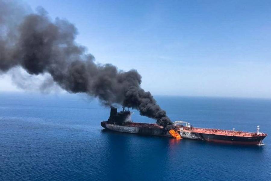 ΗΠΑ: Ιρανικά ταχύπλοα εμποδίζουν τη ρυμούλκηση ενός από τα δεξαμενόπλοια