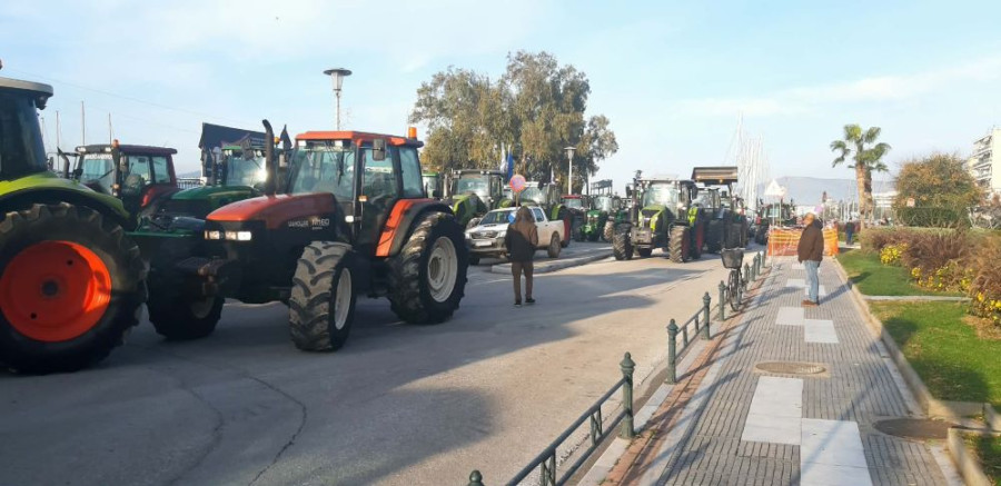 Έληξε ο αποκλεισμός στο λιμάνι του Βόλου: Αποχώρησαν αγρότες και αλιείς μετά την εισαγγελική παρέμβαση