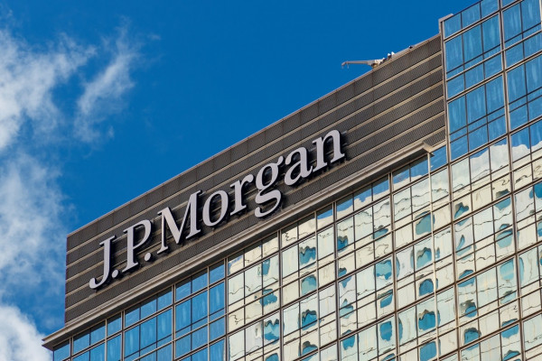 JPMorgan: «Βουτιά» 28% στα κέρδη για το β' τρίμηνο