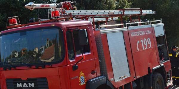 Πυρκαγιά ξέσπασε στο Σούνιο