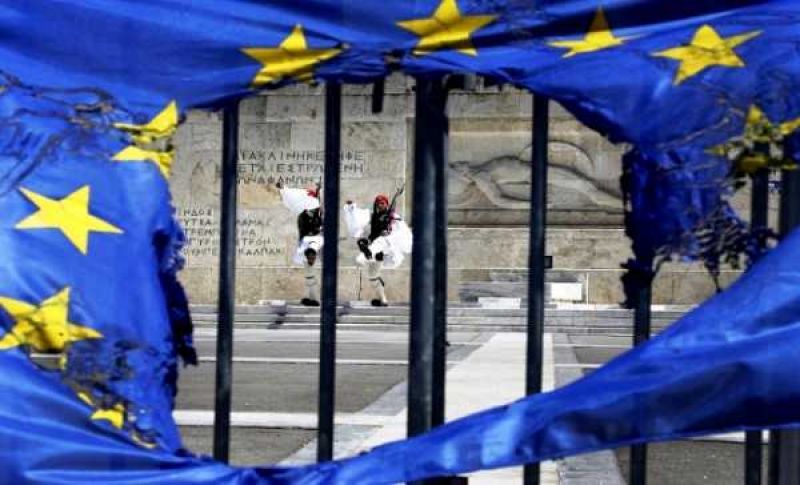 Έρευνα: Δύσπιστοι οι Έλληνες για τη Δημοκρατία και τους Θεσμούς