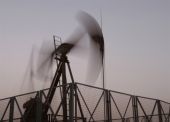 Νέες απώλειες για το πετρέλαιο, κάτω από τα 104 δολάρια/βαρέλι