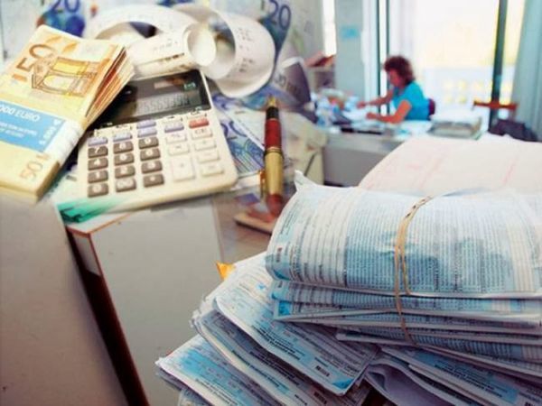 Bloomberg: Πρόστιμα 80 εκατ.ευρώ θα πληρώσουν 300 φορολογούμενοι μεγάλου πλούτου