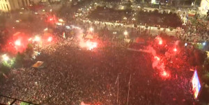Ξέφρενο πάρτι στον Πειραιά για το ευρωπαϊκό- Υποδοχή ηρώων (videos)