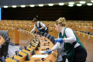 ΕΕ: Πώς μοιράζονται τα 25 δισ. για τον κορονοϊό-Ικανοποίηση Μητσοτάκη