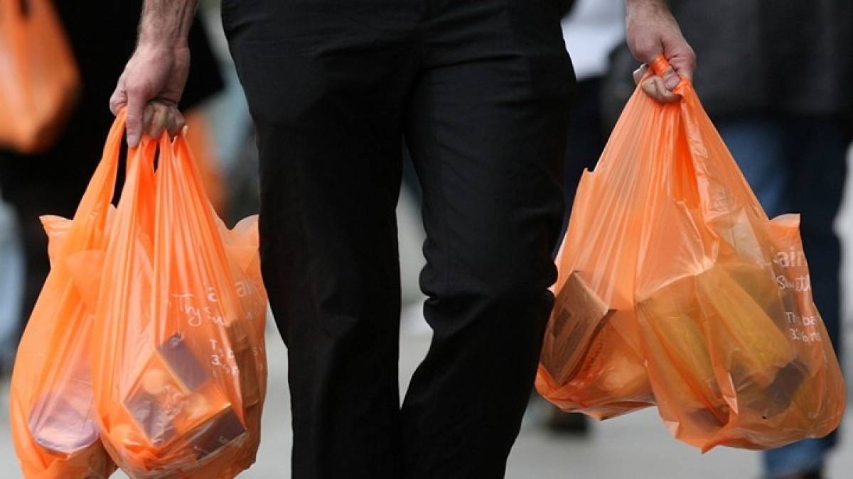 Στα 0,09 ευρώ η τιμή της πλαστικής σακούλας