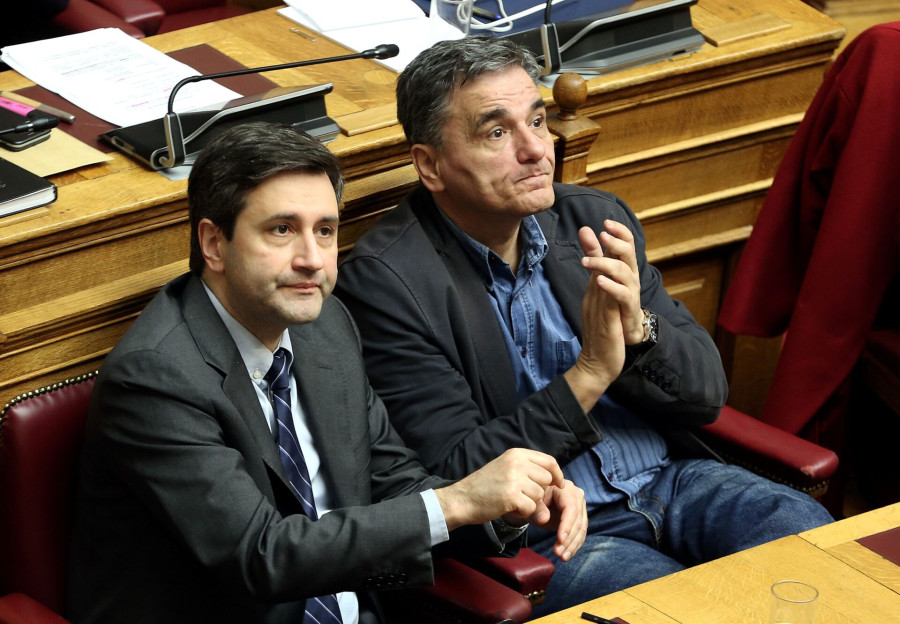 Κρίση ειλικρίνειας από Τσακαλώτο και ο Τσίπρας έστειλε τον Χουλιαράκη να τον... μαζέψει