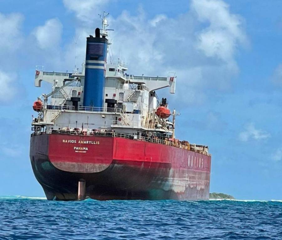 Navios: Πλοίο προσάραξε στις Μαλδίβες μετά από βλάβη