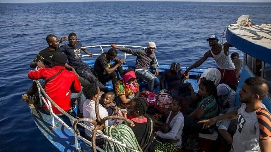Ιταλία: Συνεχίζονται οι αφίξεις μεταναστών με πλωτά μέσα στη Λαμπεντούζα