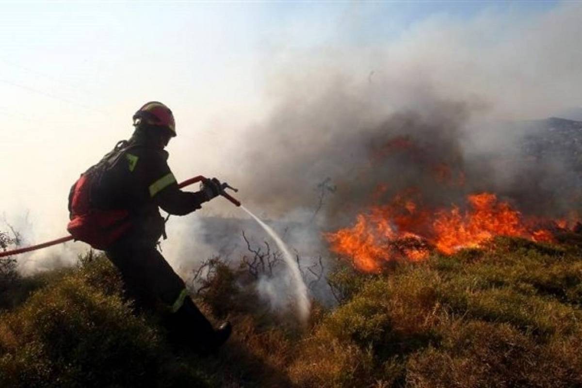 Υπό μερικό έλεγχο η πυρκαγιά στον Ασπρόπυργο