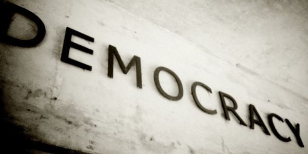 Έτσι δίνει μαθήματα στους «Κουφοντίνες» η Δημοκρατία