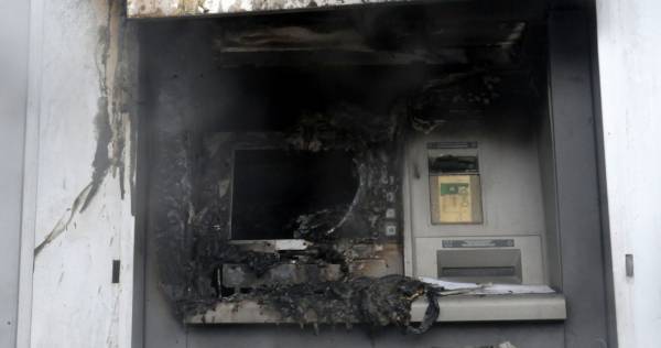 Παιανία: Ανατίναξαν ΑΤΜ και πήραν τα χρήματα