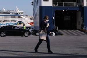 Με τεστ ή εμβόλιο η μετακίνηση στα νησιά