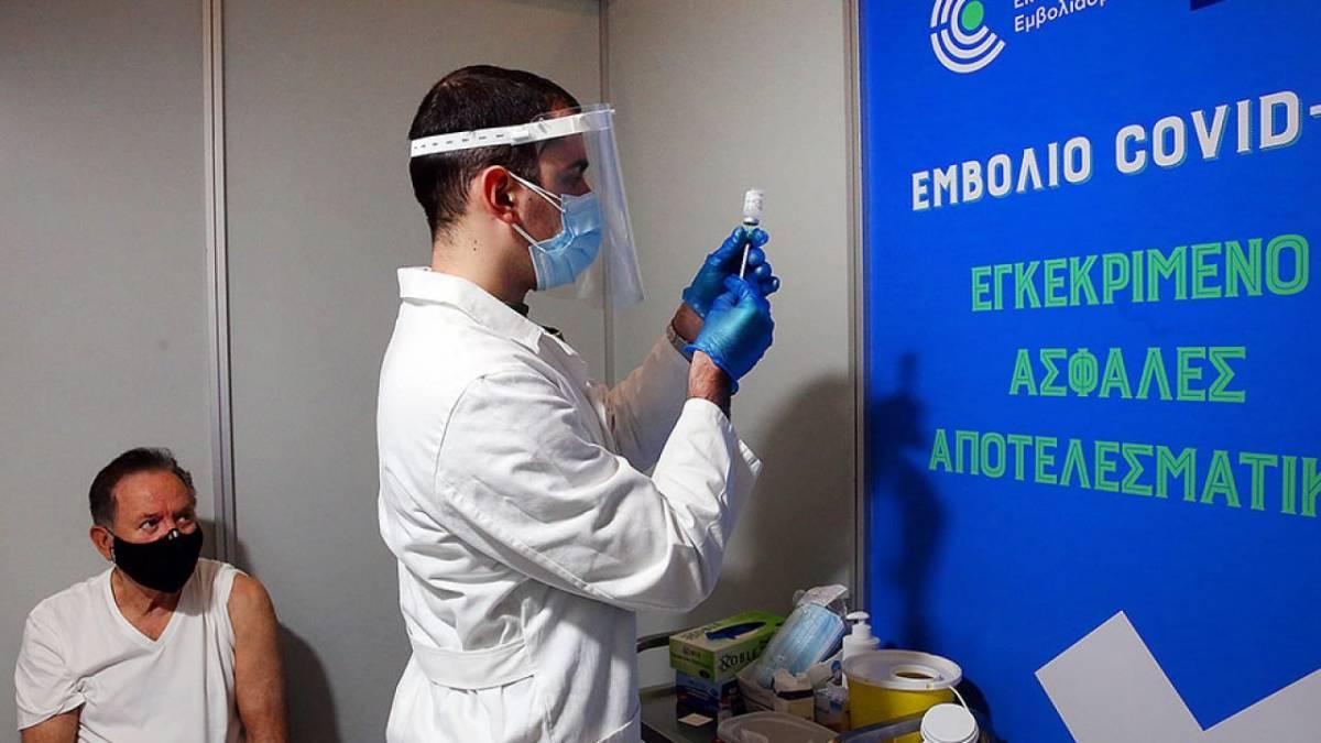 Δήμαρχος Σαλαμίνας: Θα βρεθούν οι επιτήδειοι που ακύρωναν ραντεβού εμβολιασμού