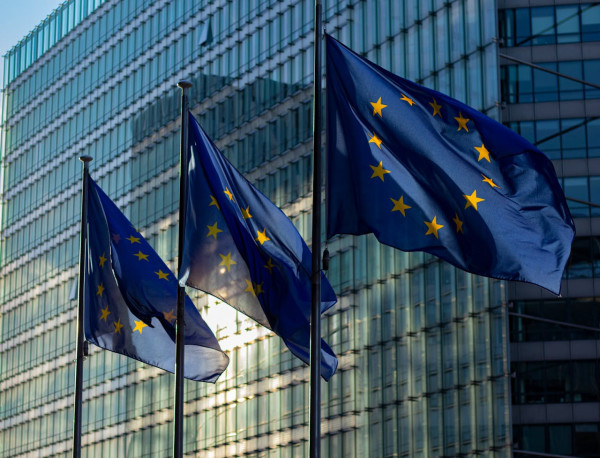 Reuters: Η ΕΕ εξετάζει δεκαετή αναβολή στην επιβολή φόρων σε καύσιμα αεροπορίας και ναυτιλίας